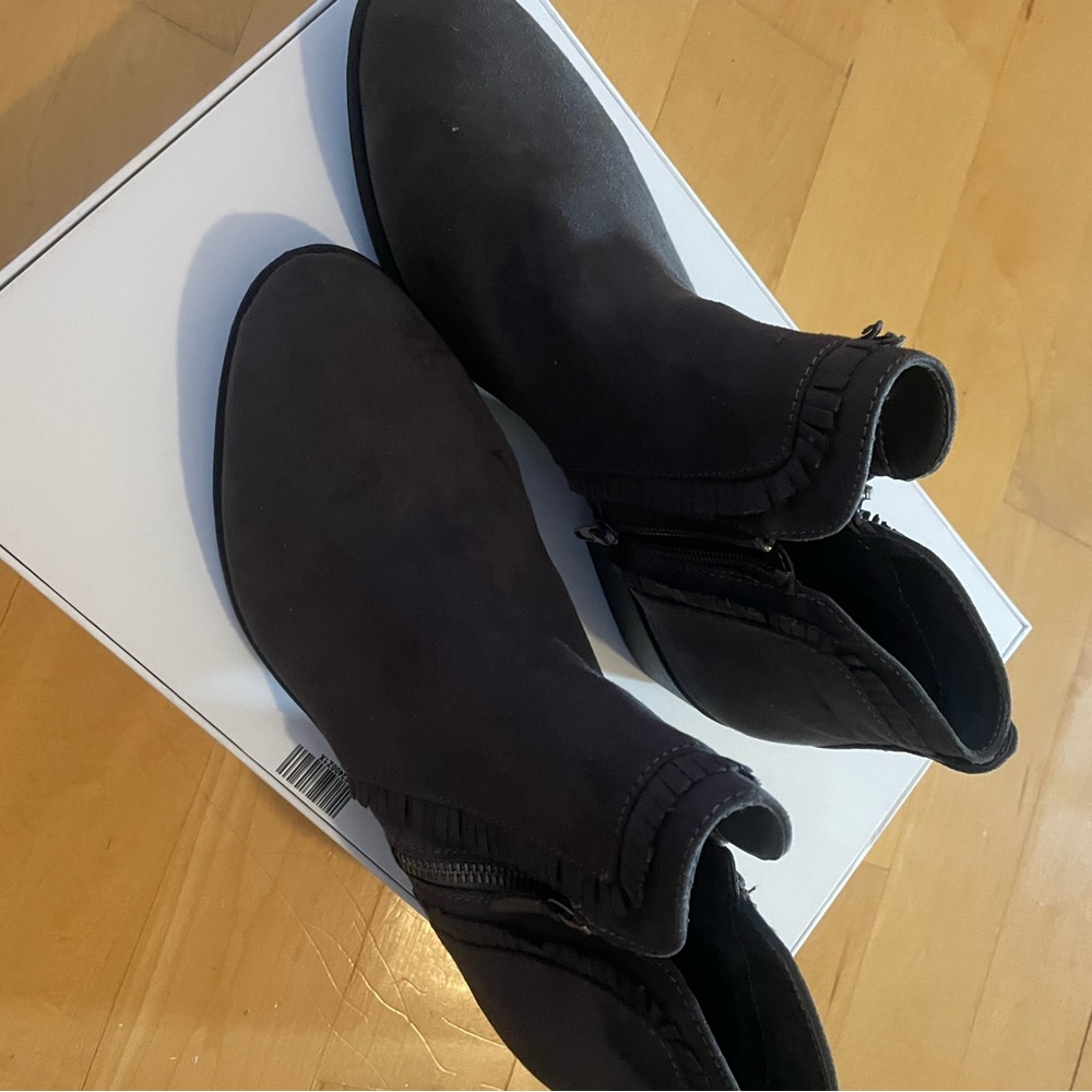 Dark gray suede feel bootie